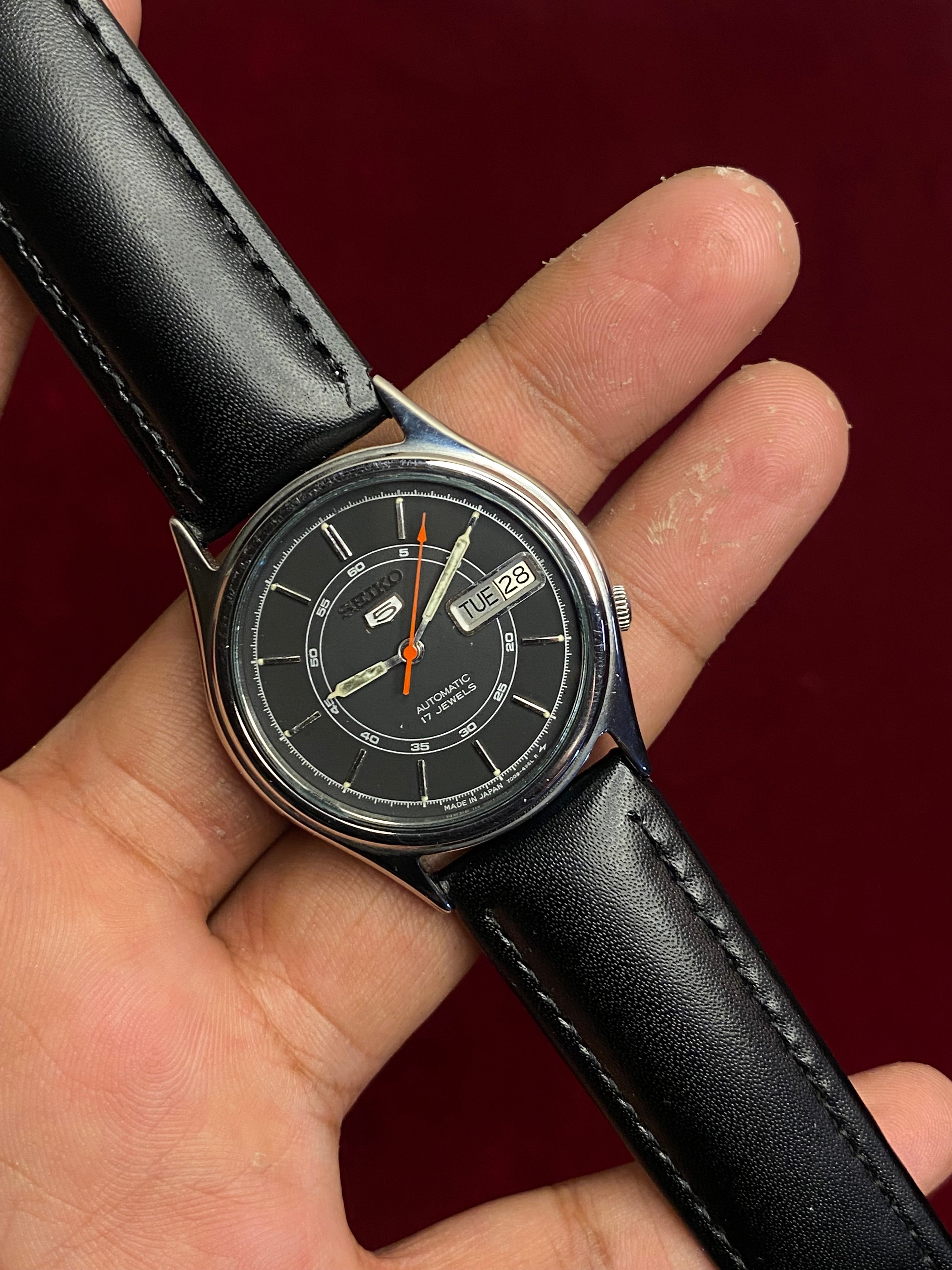 Vintage Seiko 5 — Matte Black Railway Dial, Red Seconds | Ref. 7009-3101 | Cal. 7009 | 38mm.