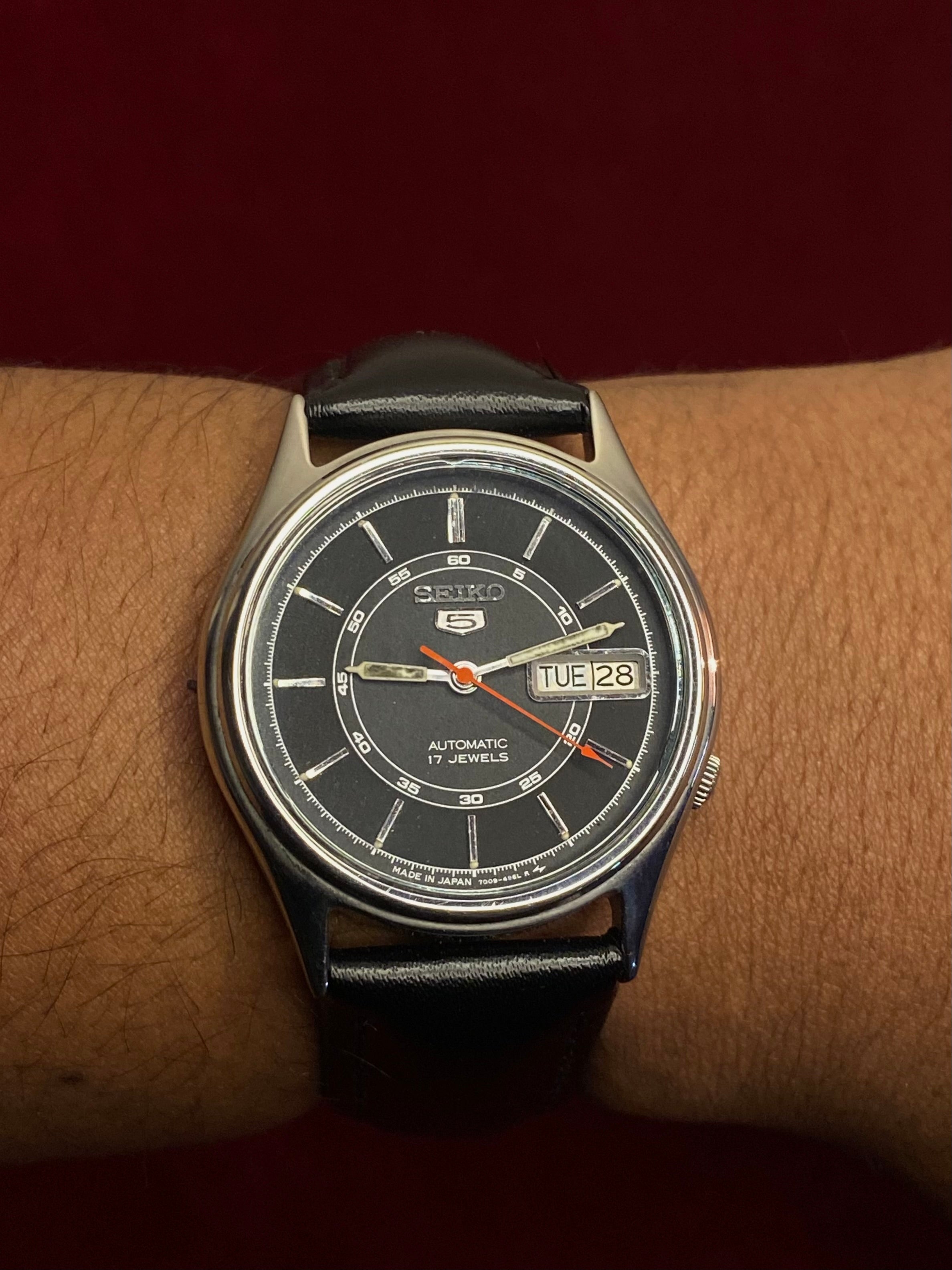 Vintage Seiko 5 — Matte Black Railway Dial, Red Seconds | Ref. 7009-3101 | Cal. 7009 | 38mm.