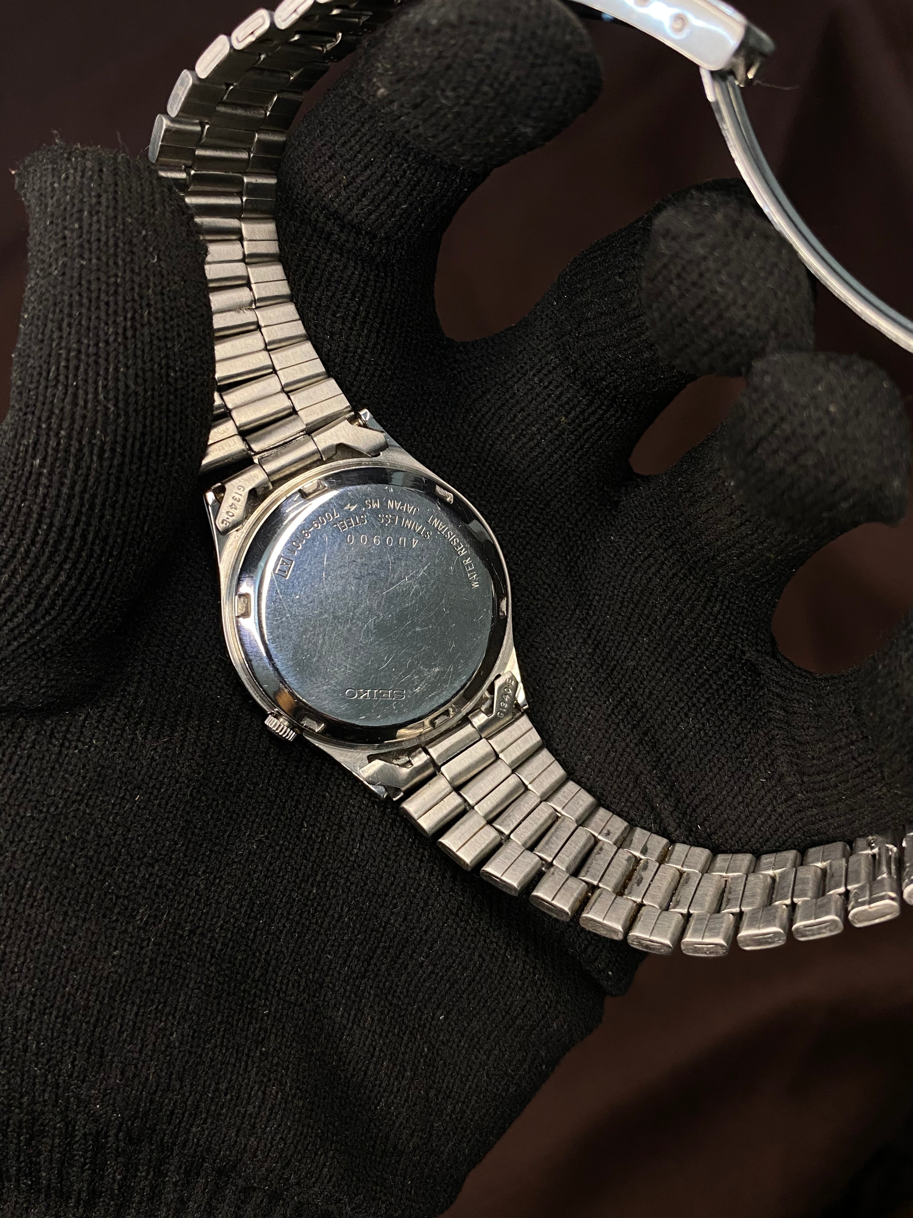 Seiko 5 Black Textured Dial watch 17 jewels Automatic