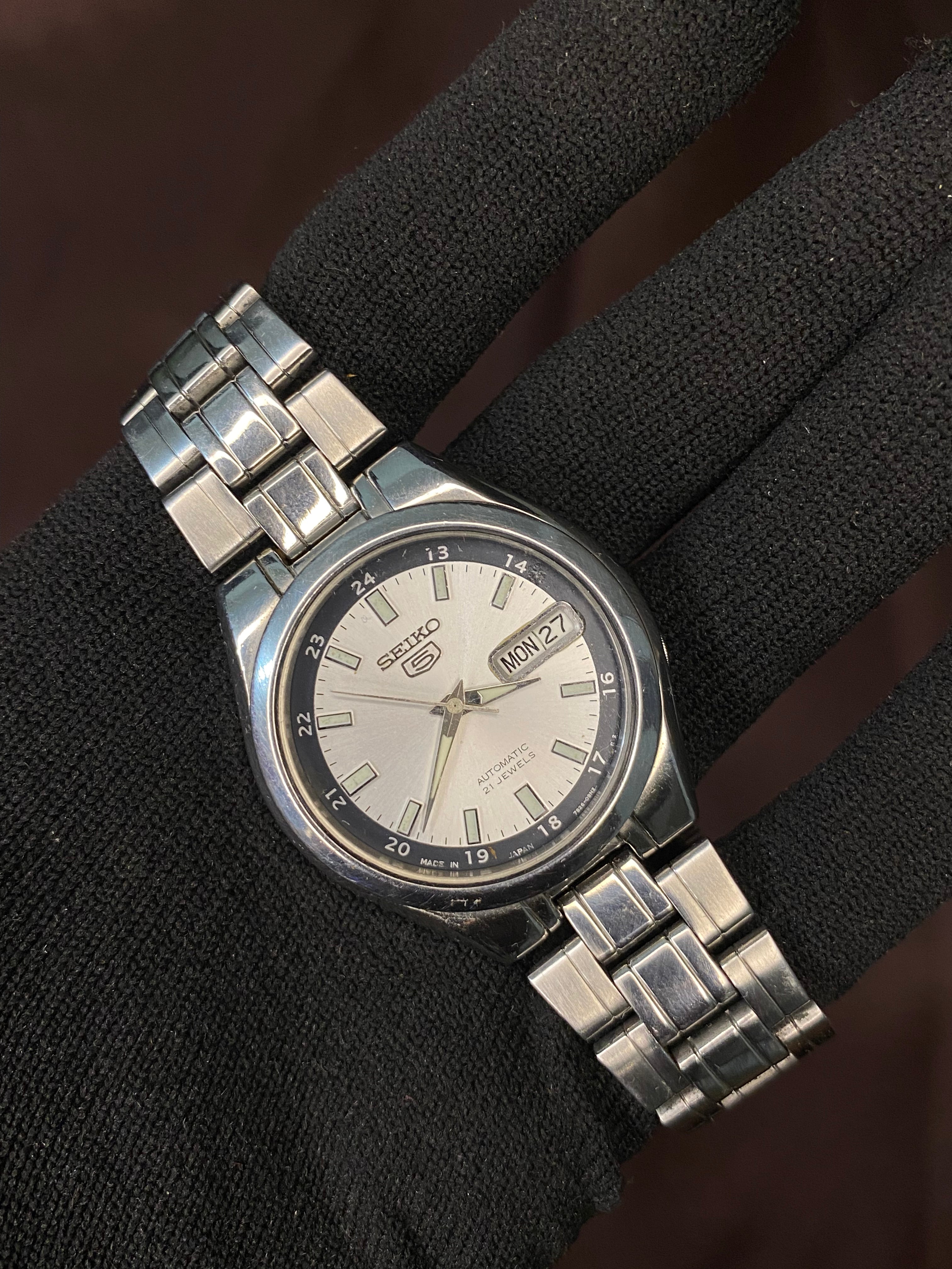 Pristine Seiko 5 SNKG19 Panda Dial Watch