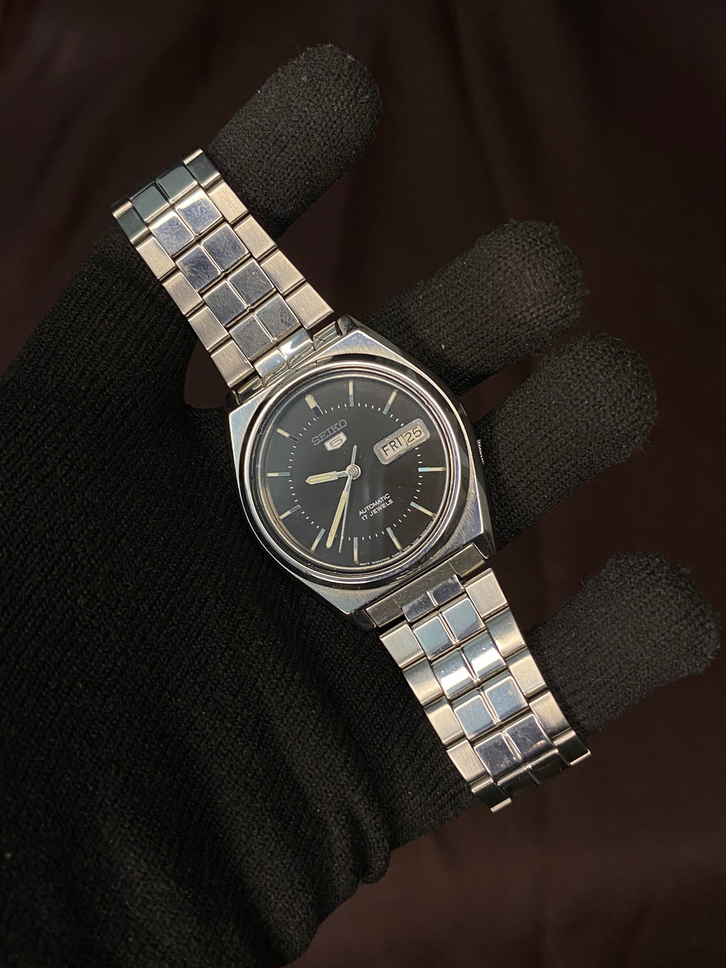 Seiko 5 Black Dial Watch with 17 jewels Automatic Movement