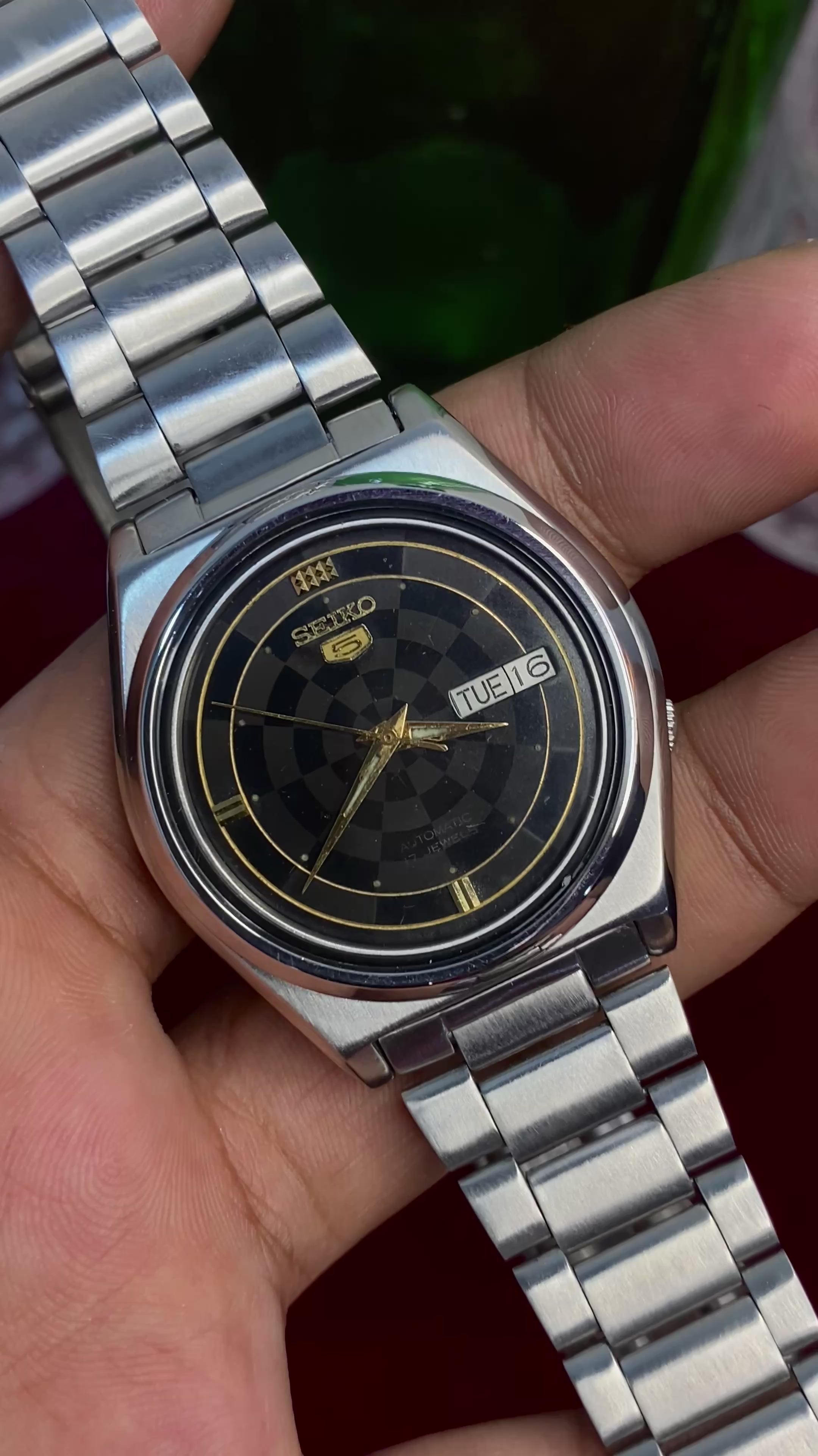 Seiko 5 Automatic — Black Dartboard Dial | Ref 7009-3160.