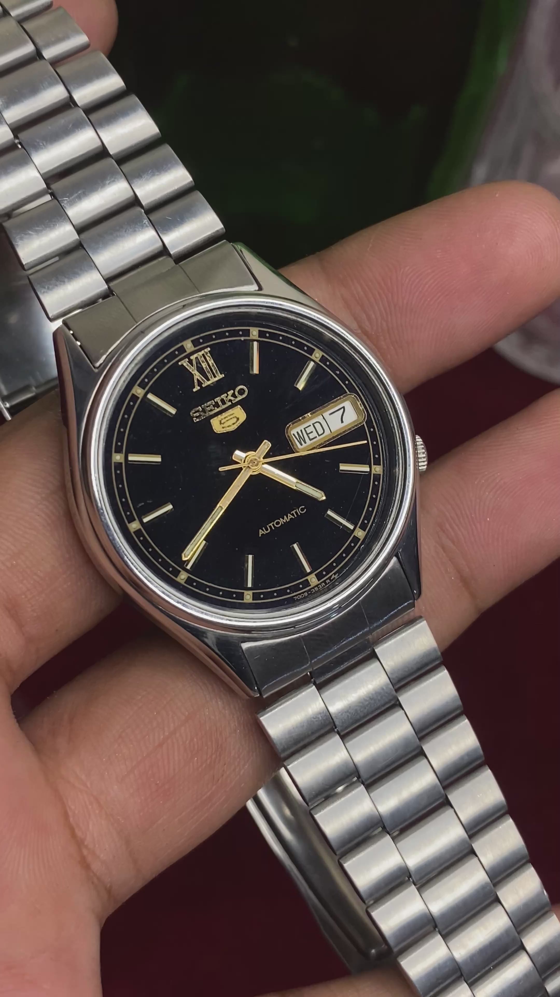 Vintage Seiko 5 — Black & Gold Roman XII Dial (36mm, 1980s ).