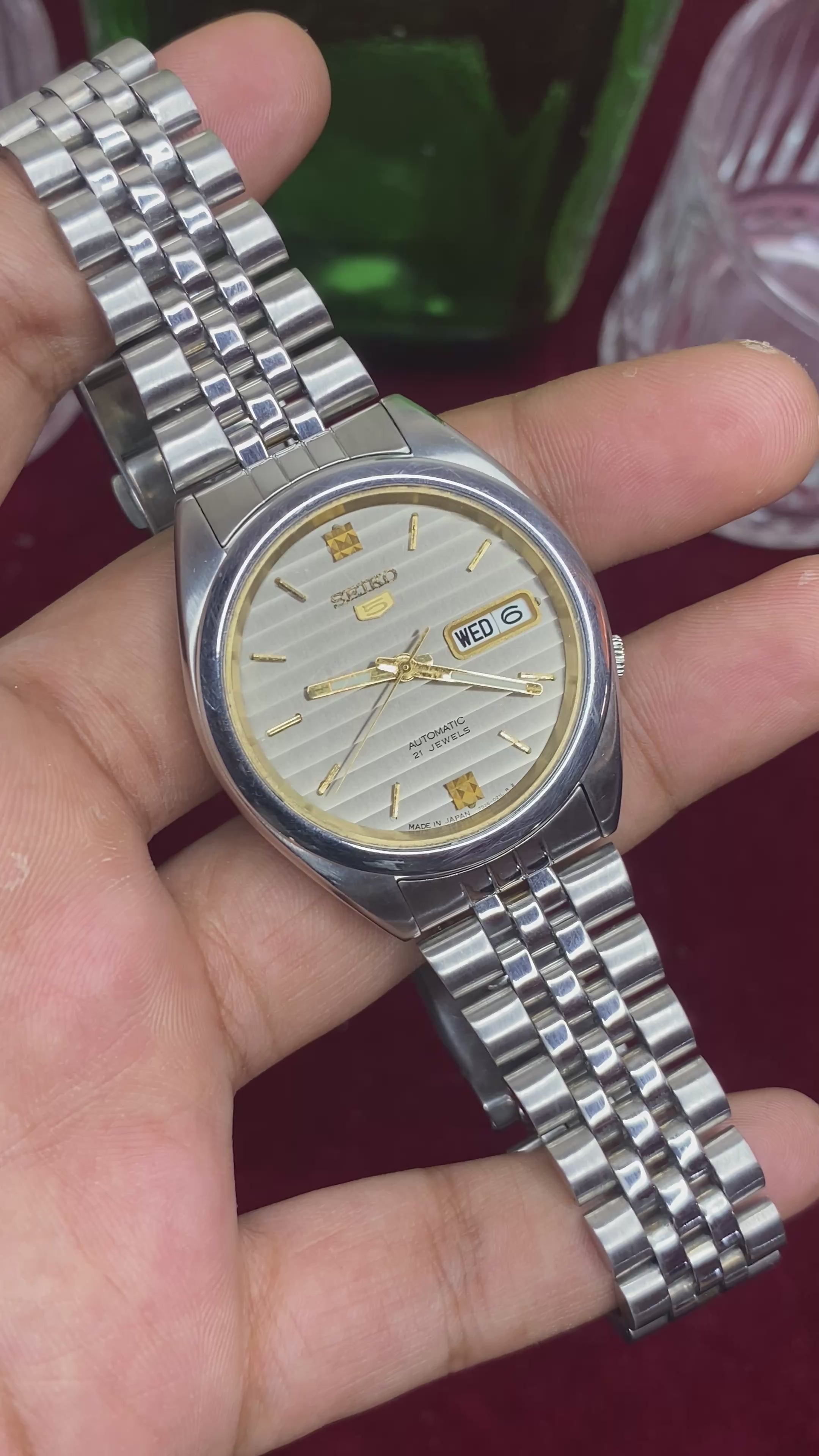 Seiko 5 — Grooved Silver Dial | 38mm Automatic with Exhibition Back Watch.