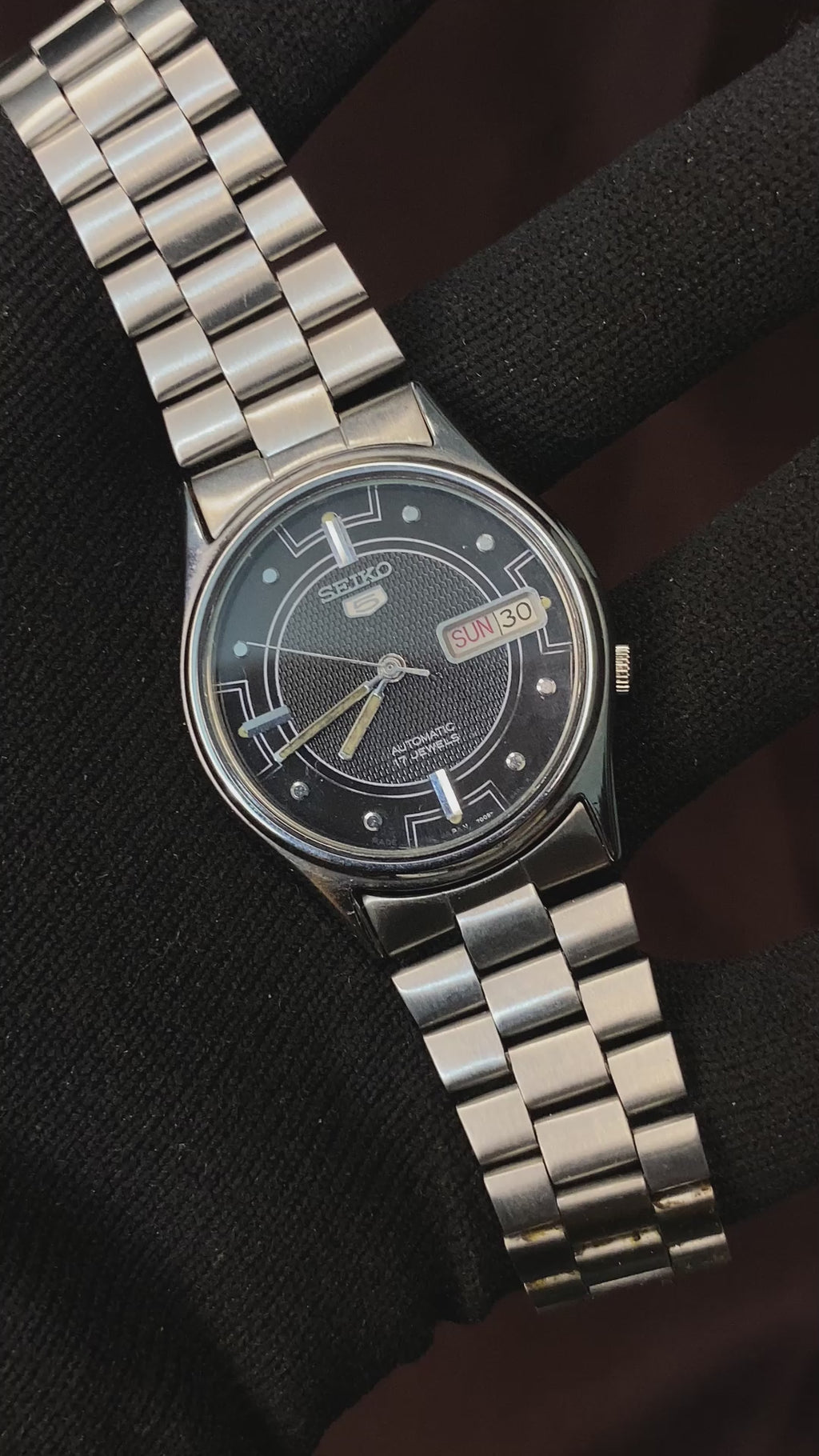 Seiko 5 Black Textured Dial watch 17 jewels Automatic