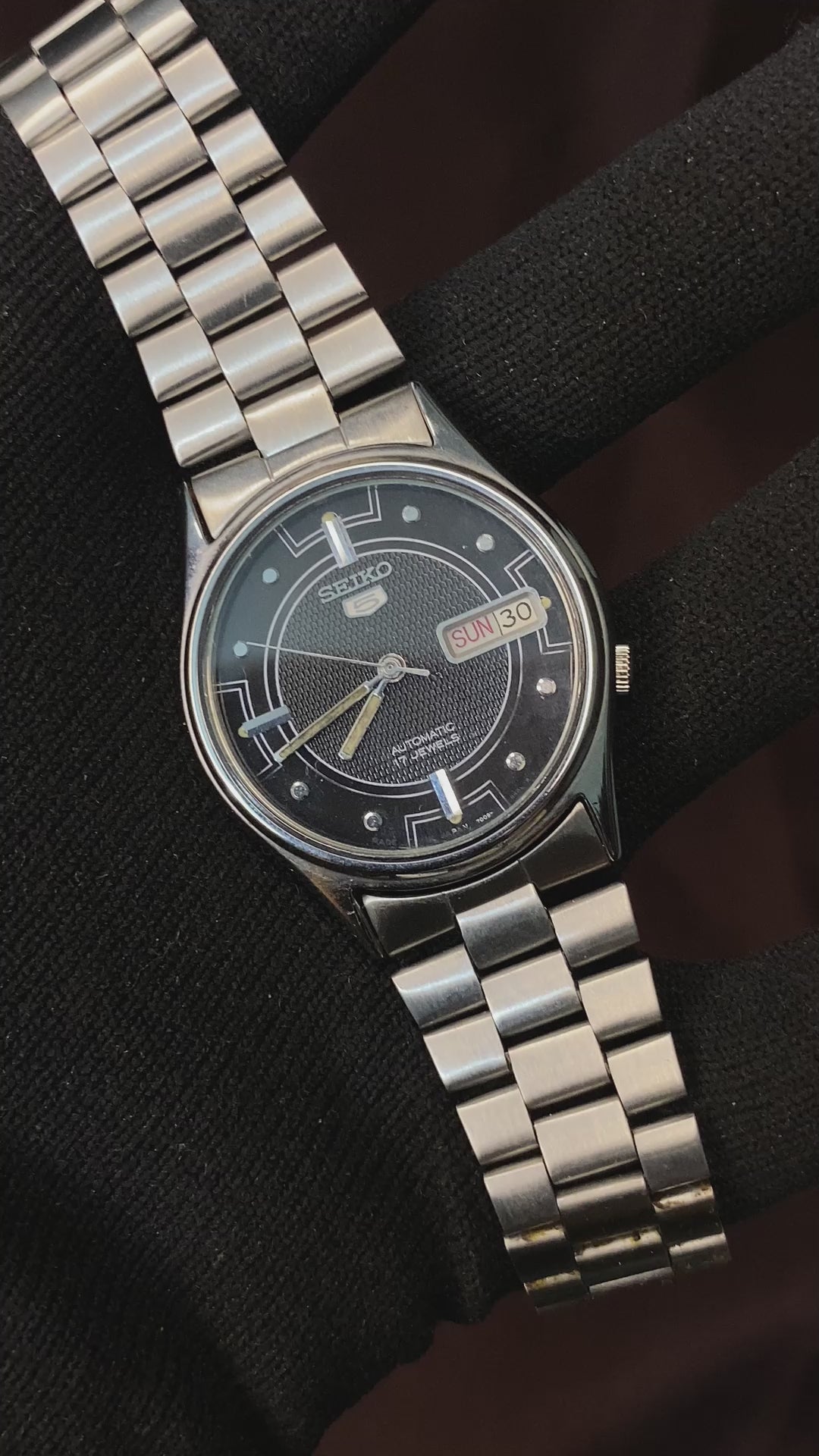 Seiko 5 Black Textured Dial watch 17 jewels Automatic