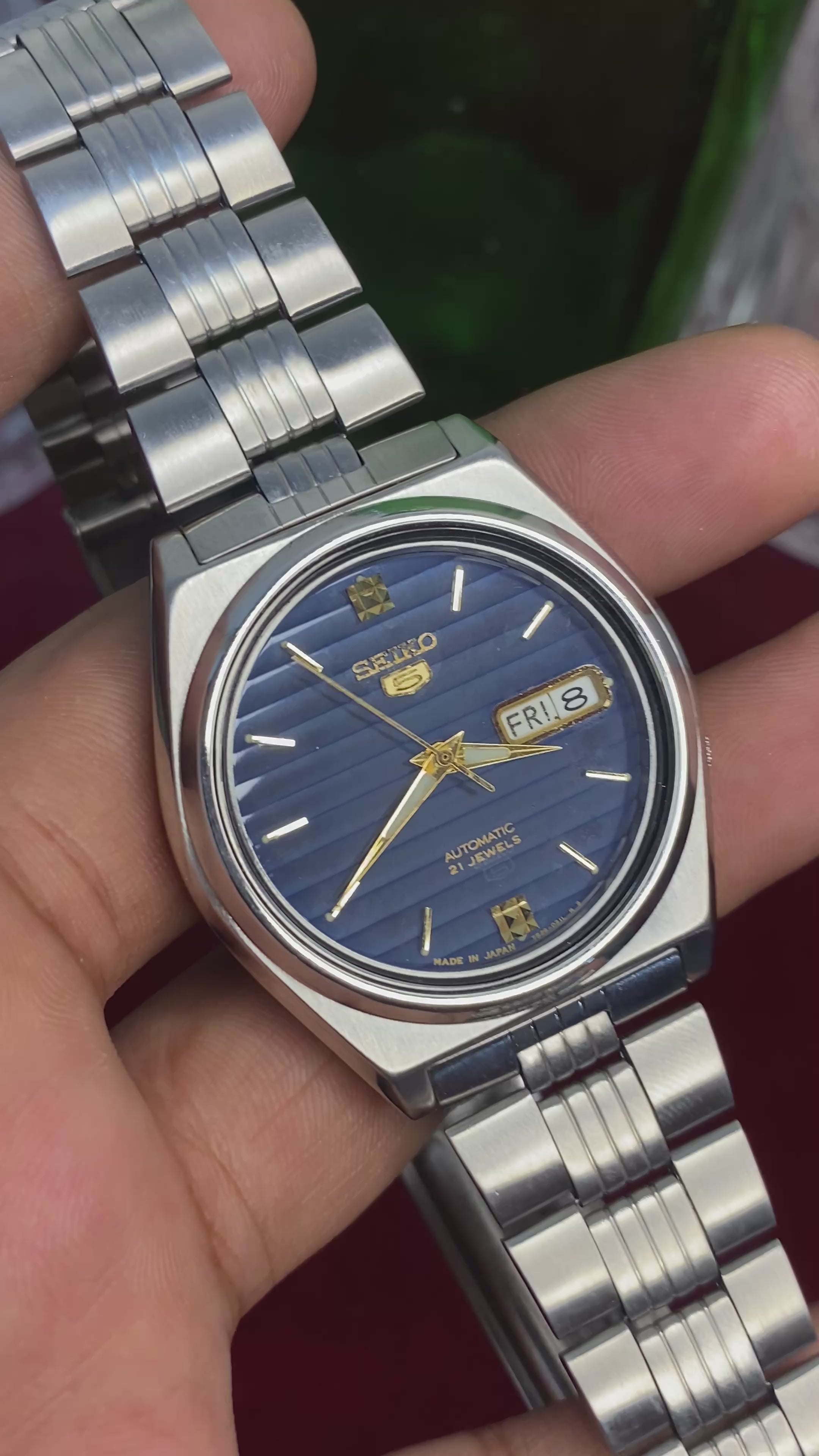 Seiko 5 Automatic — Blue Grooved Dial, Exhibition Back | Ref 7S26-00X0.