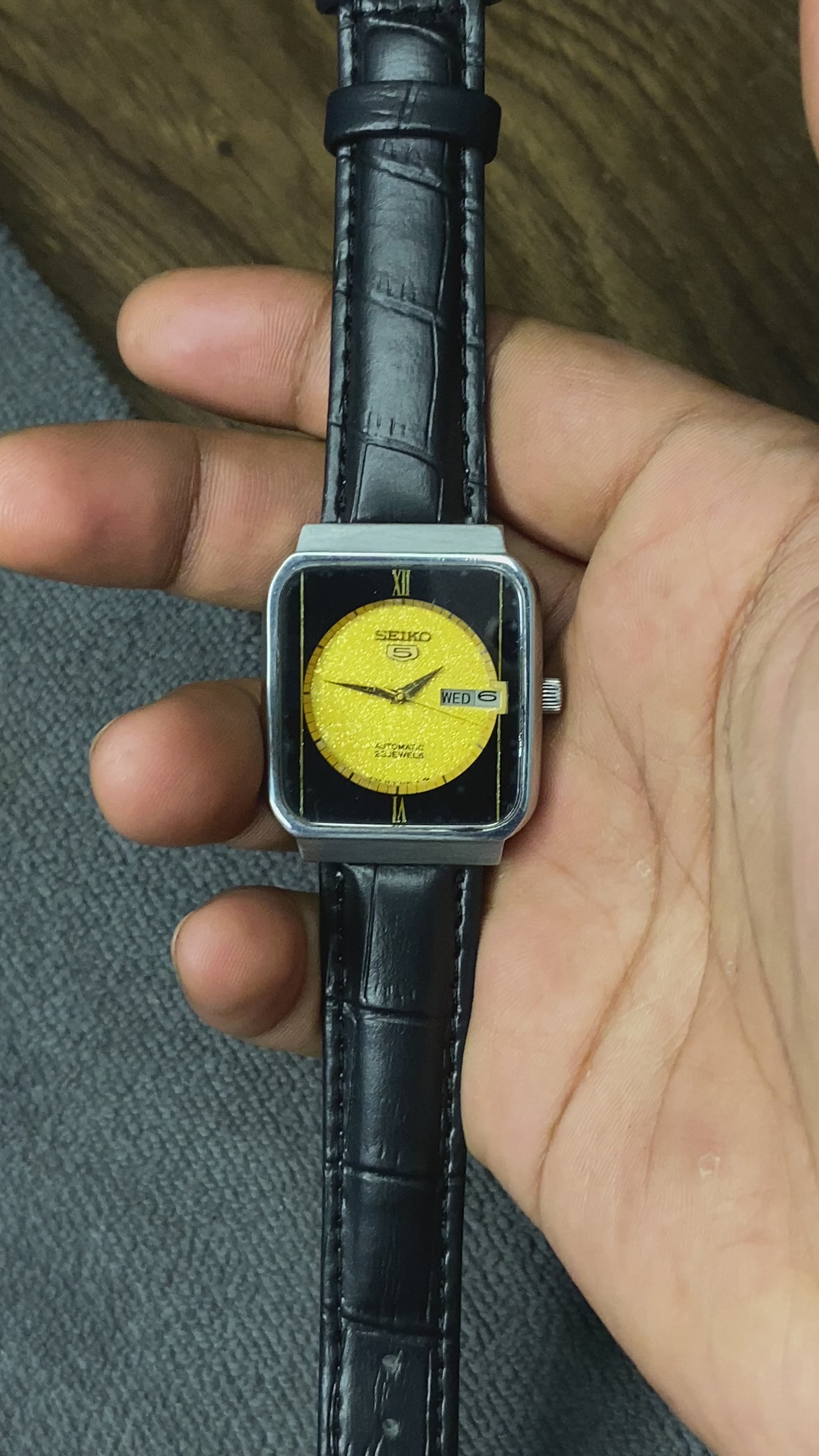 Vintage Seiko 5 Tv - Shaped Golden Roman Number Dial Watch.