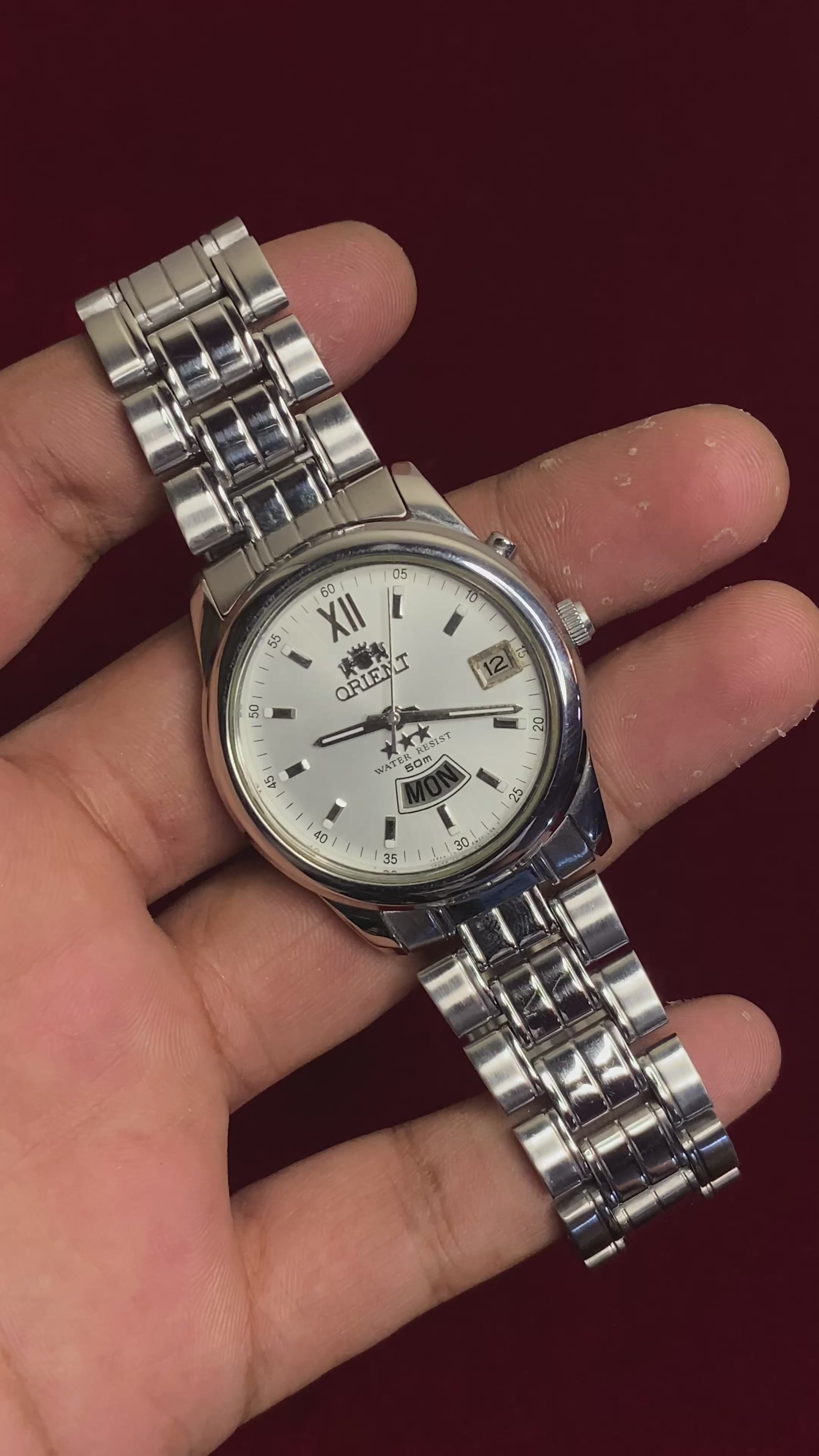 Orient 3-Star Automatic — Silver Sunburst Dial, Roman XII, | Ref. EM68-C0 | Cal. 46943 | 38mm.
50 m water resistance.